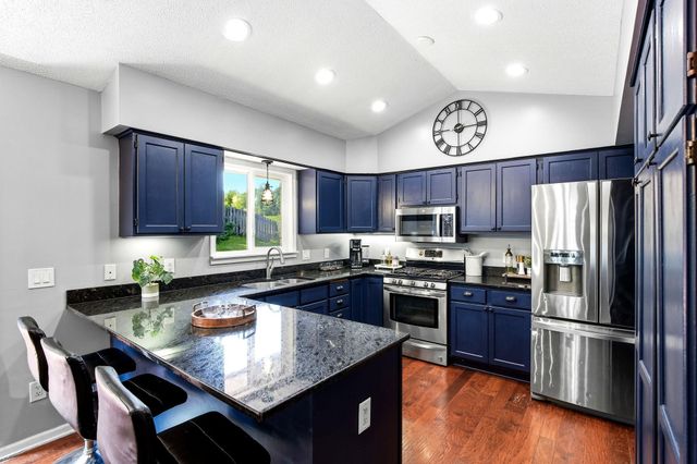 16025 Grove Trail, Lakeville, MN 55044