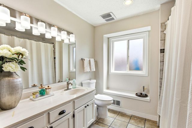 16025 Grove Trail, Lakeville, MN 55044