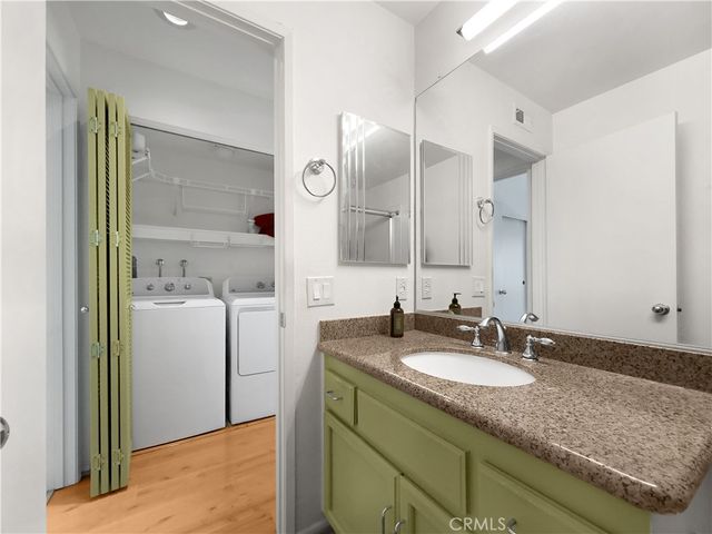 5744 E Creekside 9, Orange, CA 92869