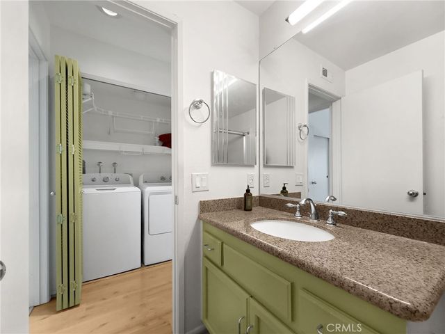 5744 E Creekside 9, Orange, CA 92869