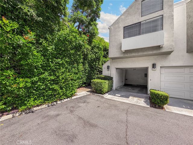 5744 E Creekside 9, Orange, CA 92869