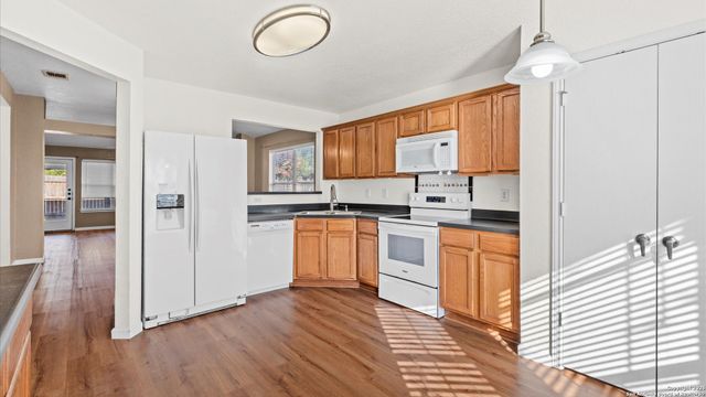 7215 Falcon Trail, San Antonio, TX 78227