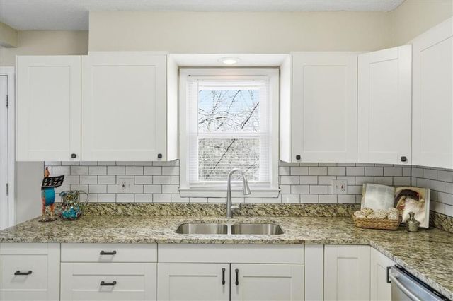 10116 W 52 Terrace, Merriam, KS 66203