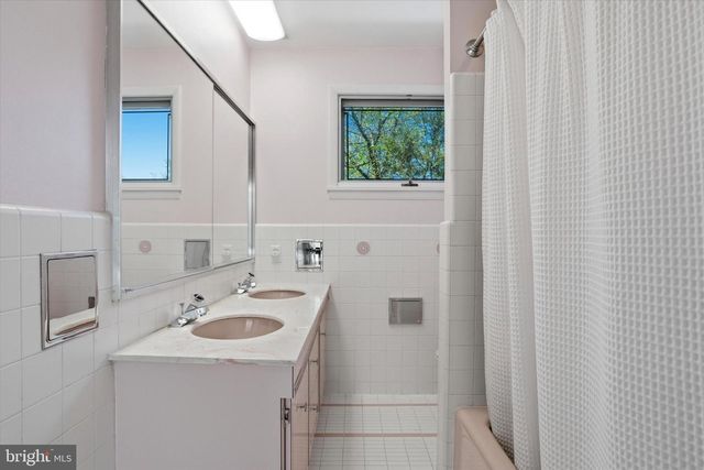 15 LLANBERRIS RD, Bala Cynwyd, PA 19004