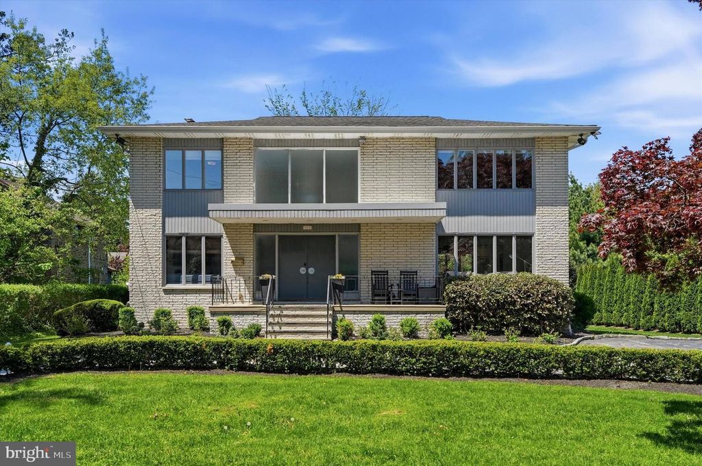 15 LLANBERRIS RD, Bala Cynwyd, PA 19004