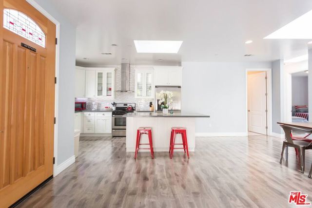 7311 Gaviota Street, Van Nuys (los Angeles), CA 91406