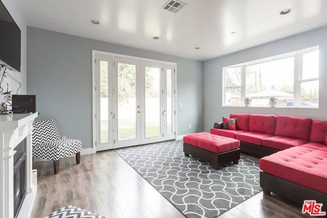 7311 Gaviota Street, Van Nuys (los Angeles), CA 91406
