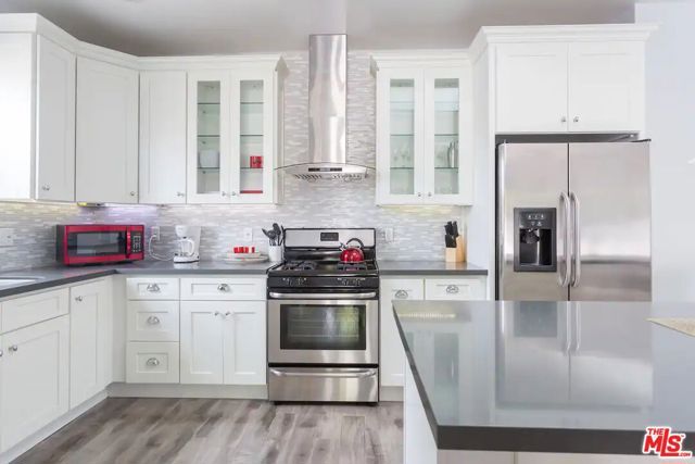 7311 Gaviota Street, Van Nuys (los Angeles), CA 91406