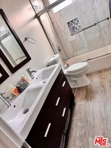 7311 Gaviota Street, Van Nuys (los Angeles), CA 91406