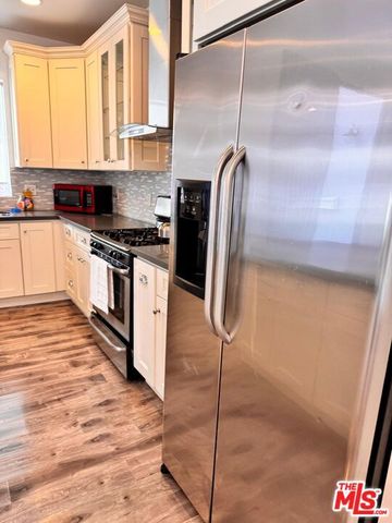 7311 Gaviota Street, Van Nuys (los Angeles), CA 91406