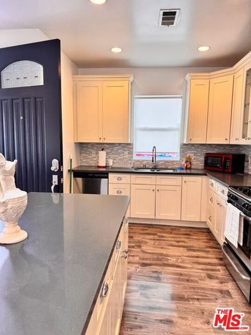 7311 Gaviota Street, Van Nuys (los Angeles), CA 91406