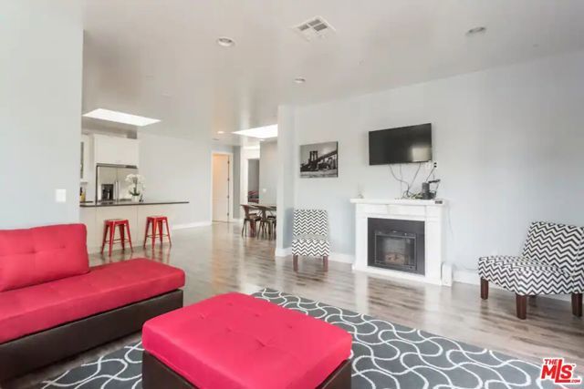 7311 Gaviota Street, Van Nuys (los Angeles), CA 91406