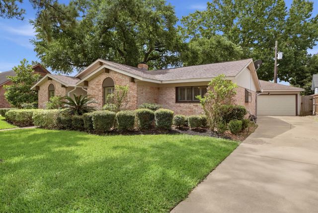 2204 S Memorial Court, Pasadena, TX 77502