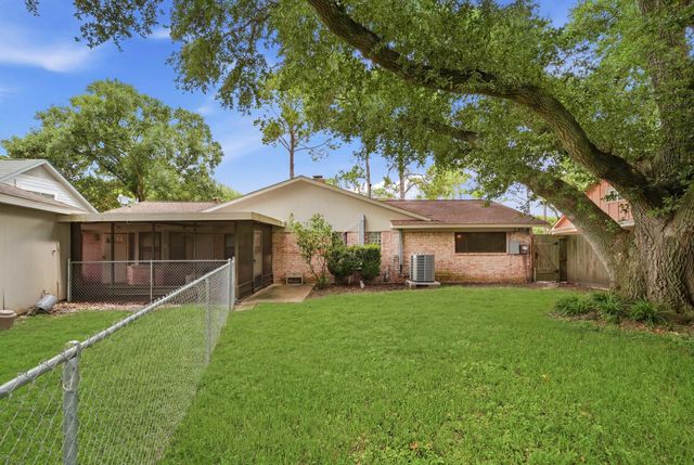 2204 S Memorial Court, Pasadena, TX 77502