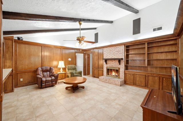 2204 S Memorial Court, Pasadena, TX 77502