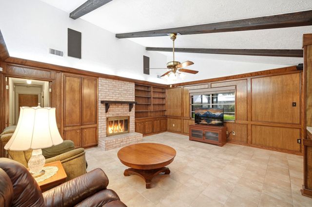 2204 S Memorial Court, Pasadena, TX 77502