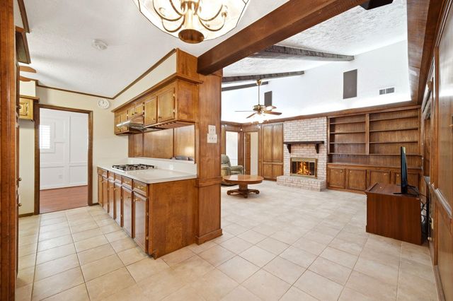 2204 S Memorial Court, Pasadena, TX 77502