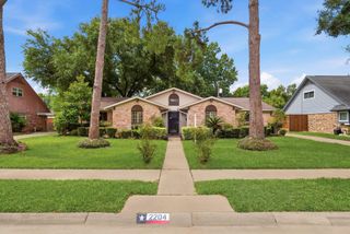2204 S Memorial Court, Pasadena, TX 77502