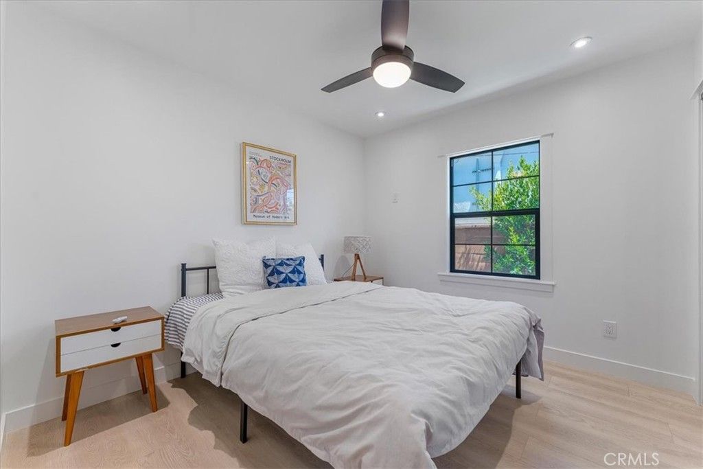 Image 24 of property listing at 584 N Plymouth Boulevard, Los Angeles, CA 90004