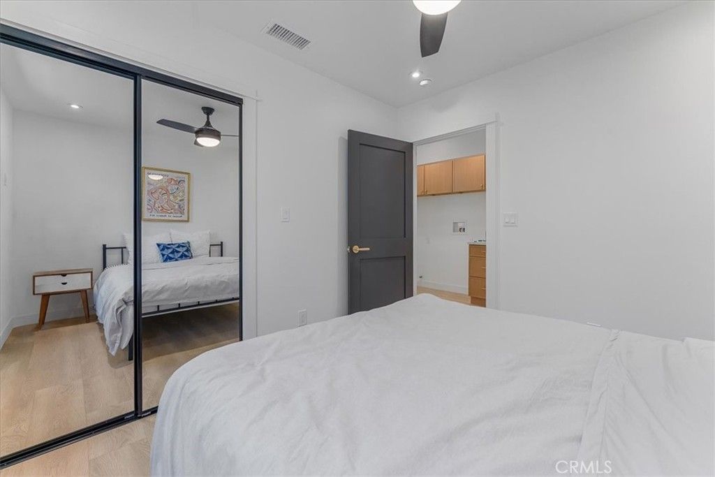 Image 25 of property listing at 584 N Plymouth Boulevard, Los Angeles, CA 90004