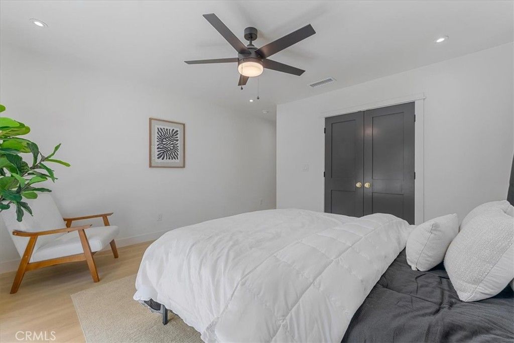 Image 35 of property listing at 584 N Plymouth Boulevard, Los Angeles, CA 90004