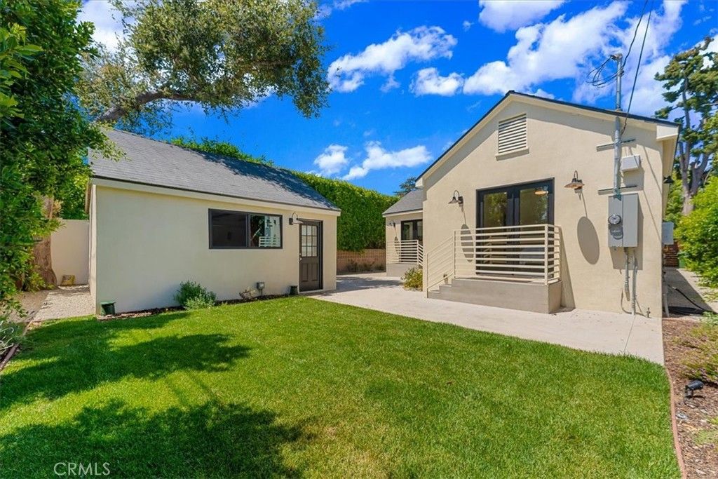 Image 37 of property listing at 584 N Plymouth Boulevard, Los Angeles, CA 90004