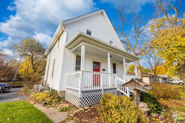 702 E Side Drive, Geneva, IL 60134