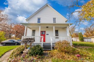 702 E Side Drive, Geneva, IL 60134