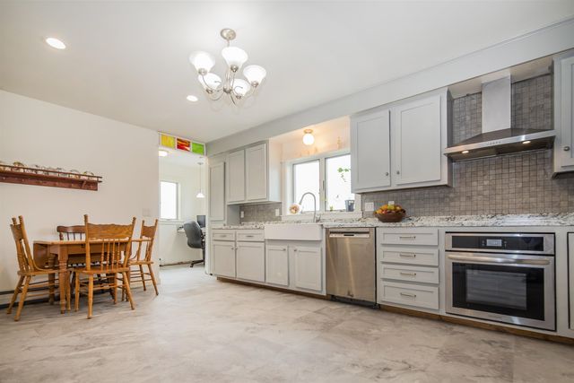 194 S Bingham Street, Cornwall, VT 05753