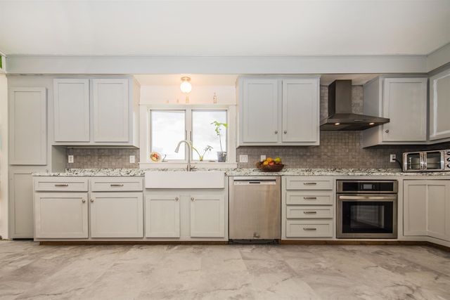 194 S Bingham Street, Cornwall, VT 05753
