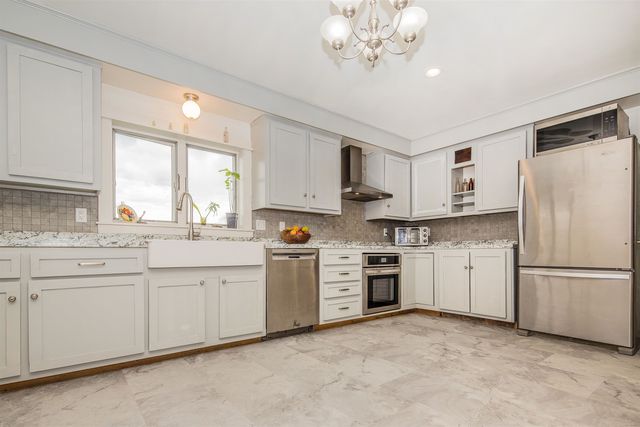 194 S Bingham Street, Cornwall, VT 05753