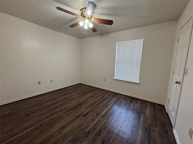 1112 Williams Avenue D, Cleburne, TX 76033