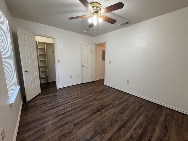 1112 Williams Avenue D, Cleburne, TX 76033