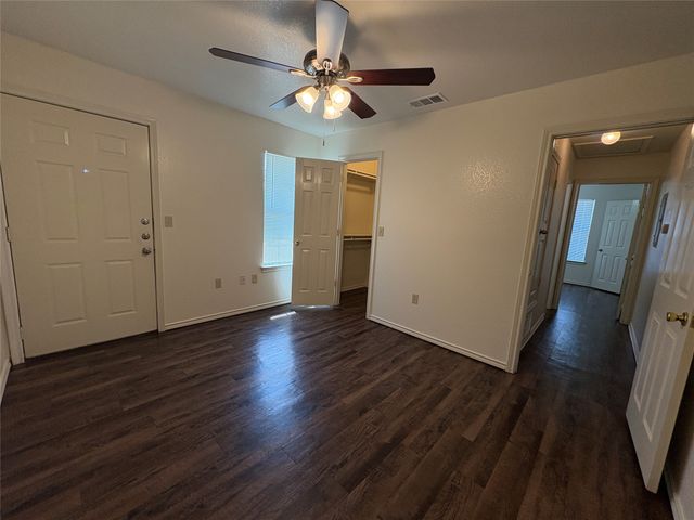 1112 Williams Avenue D, Cleburne, TX 76033