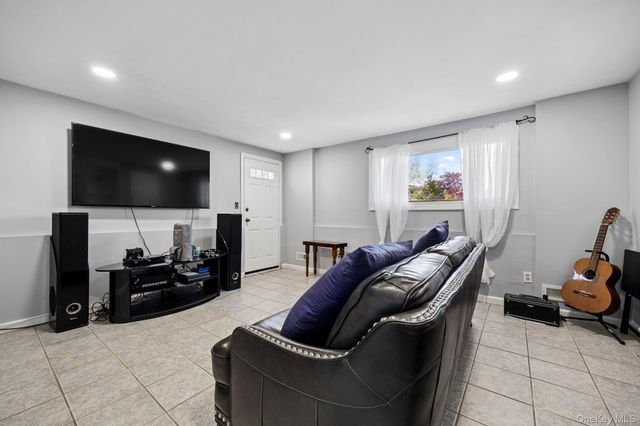 336 W 23rd Street, Deer Park, NY 11729