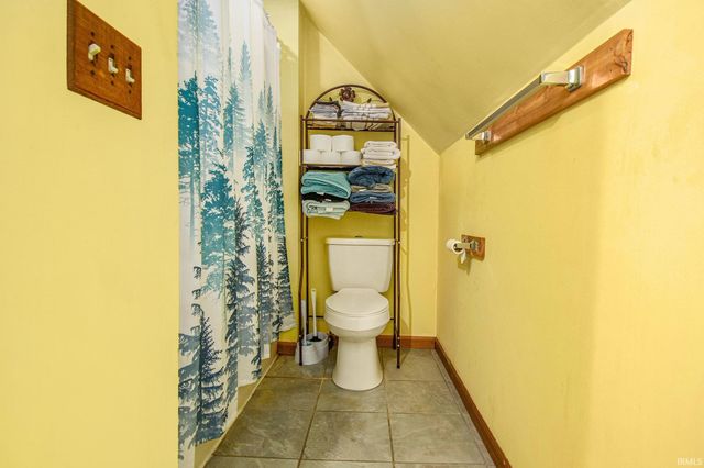 317 E Waterford Street, Wakarusa, IN 46573