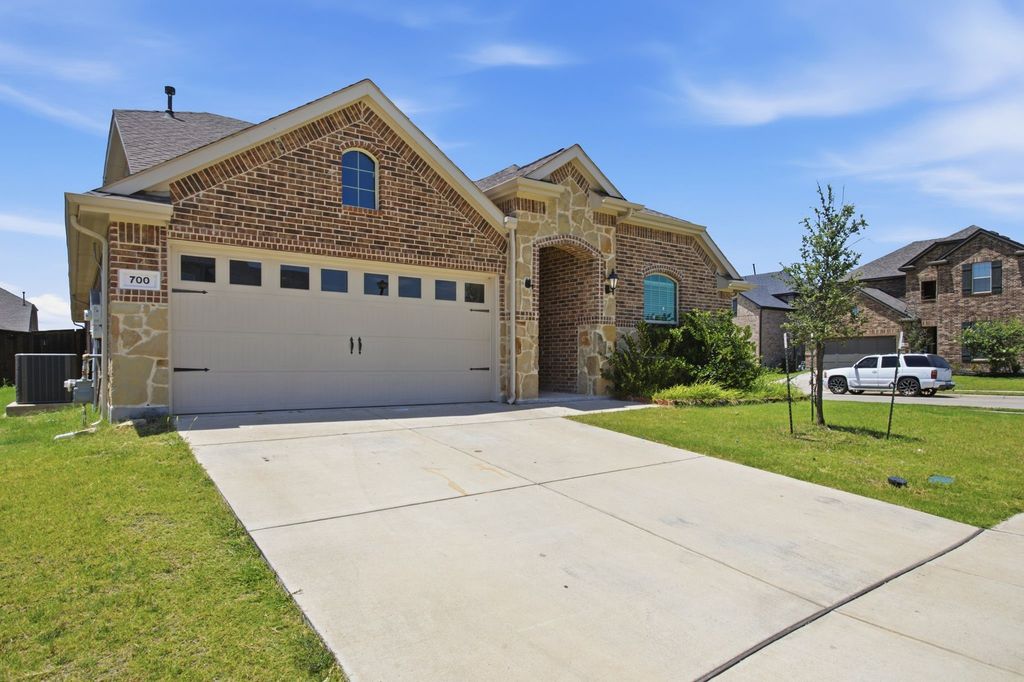 700 Pistachio Parkway, Forney, TX 75126