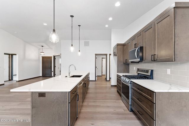 8989 W Swather AVE, Rathdrum, ID 83858