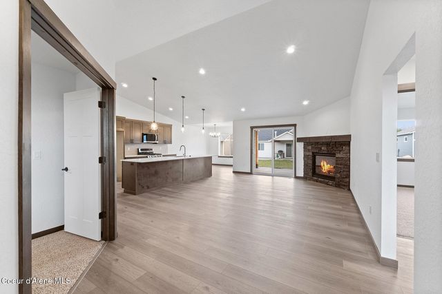 8989 W Swather AVE, Rathdrum, ID 83858