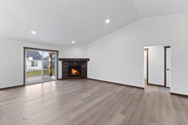 8989 W Swather AVE, Rathdrum, ID 83858