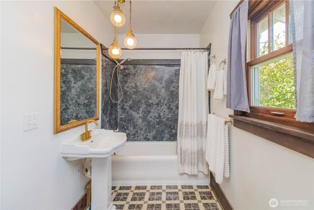 319 1st Street NE, Auburn, WA 98002