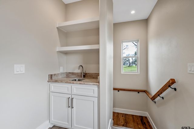 22107 Bluewater, Chandler, TX 75758