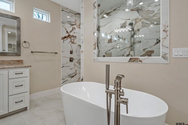 22107 Bluewater, Chandler, TX 75758