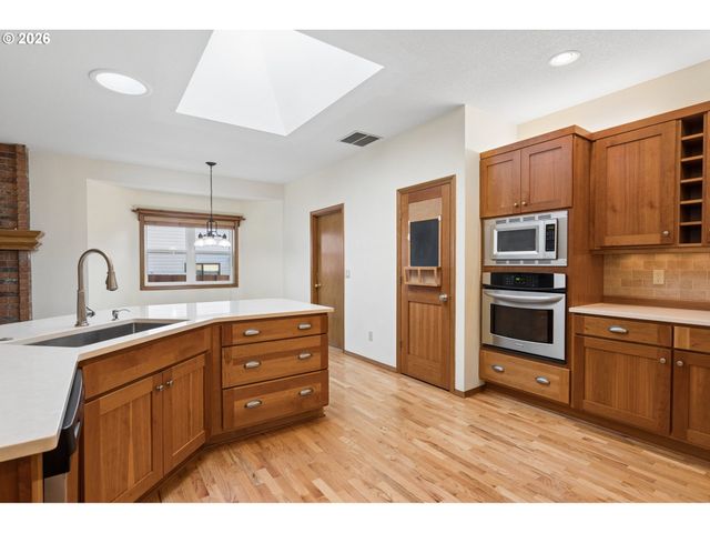 13935 Sw WEIR Rd, Beaverton, OR 97008