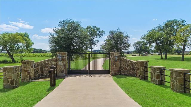 10531 Cole Road, Pilot Point, TX 76258