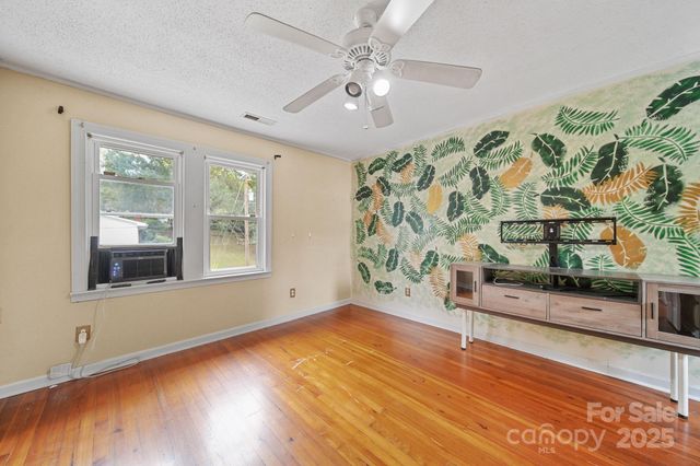 196 Spruce Street, Badin, NC 28009