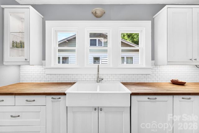 15 Westgate Road, Asheville, NC 28806