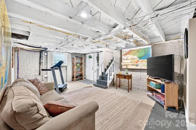 15 Westgate Road, Asheville, NC 28806
