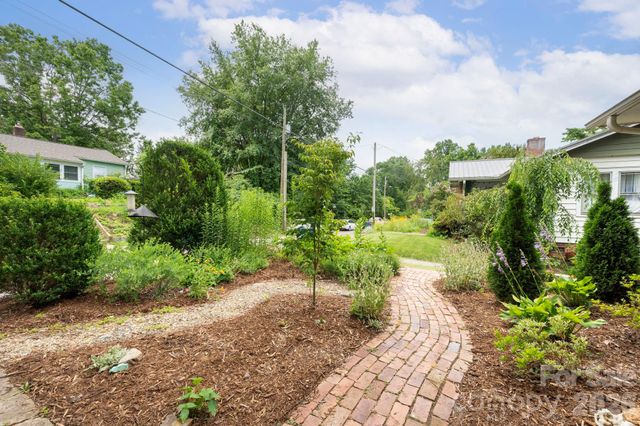15 Westgate Road, Asheville, NC 28806