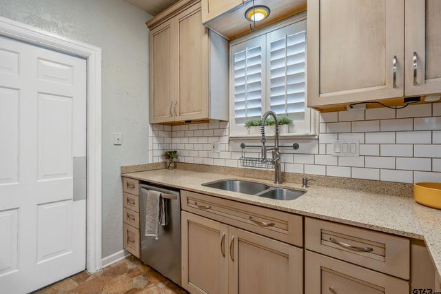 637 S College, Tyler, TX 75701